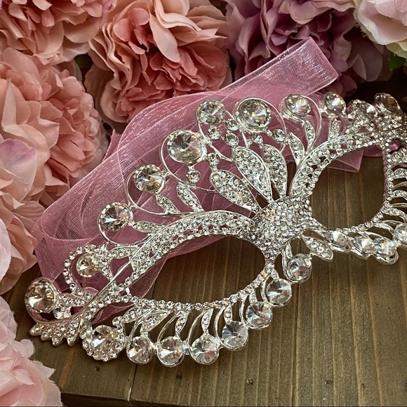 Stunning Crystal Venetian Masquerade Mask - Picture 2 of 14
